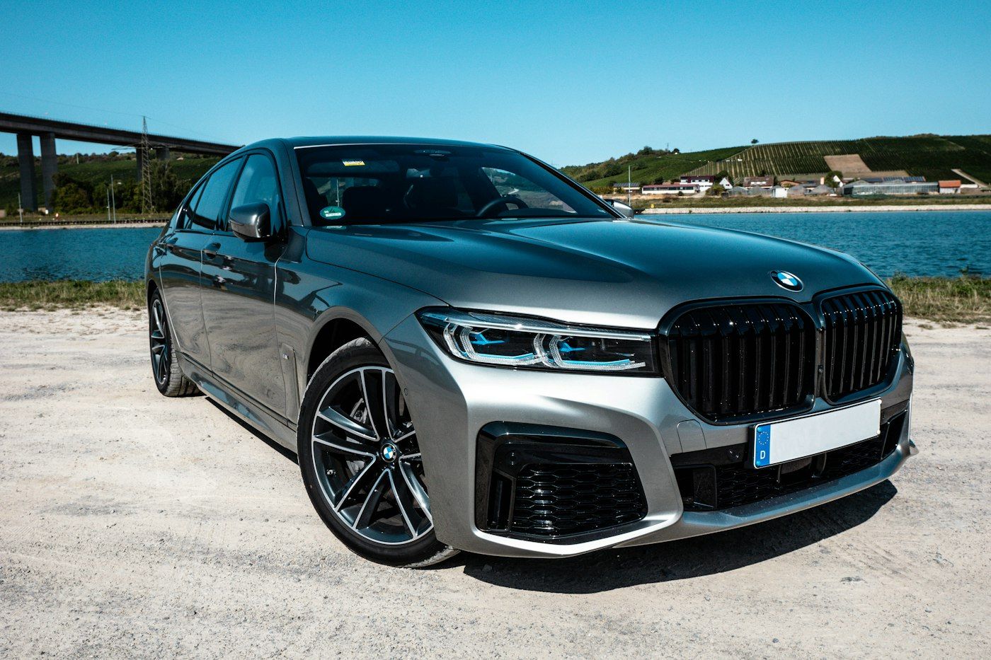 BMW 7 Series 2021 photo 1